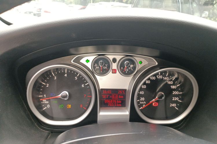 福特 福克斯 2013款 两厢经典 1.8L 手动基本型中控内饰14