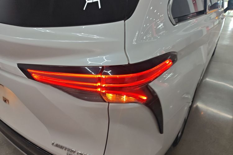 丰田 赛那SIENNA 2023款 2.5L混动 至尊版车身外观9