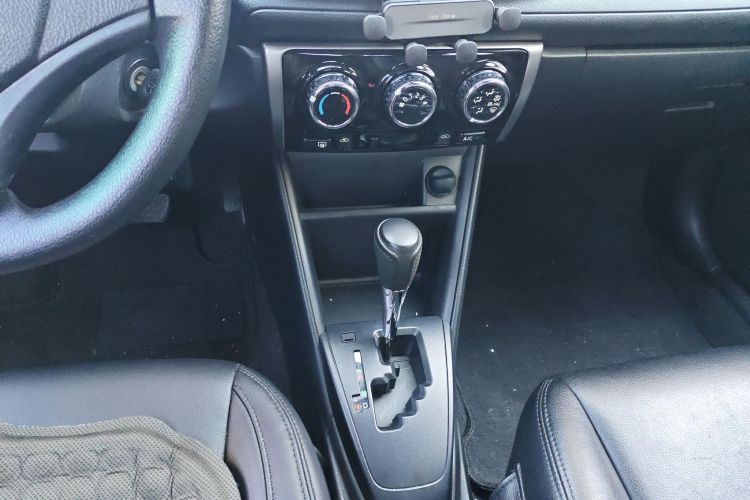 丰田 YARiS L 致享 2019款 1.5E CVT魅动版 国VI中控内饰18