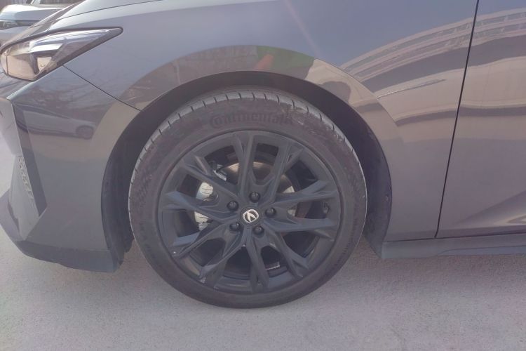 长安UNI-V 2024款 1.5T 尊贵型车身外观6001