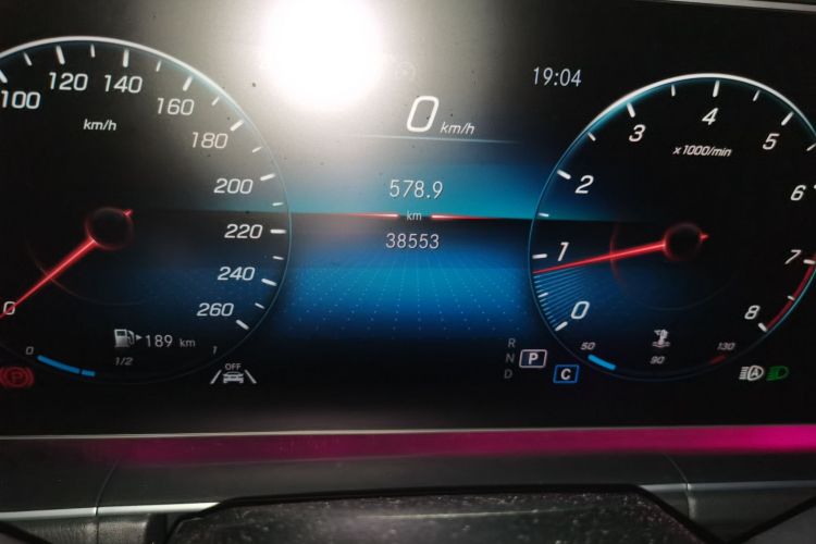 奔驰GLE 2022款 GLE 350 4MATIC 时尚型中控内饰15