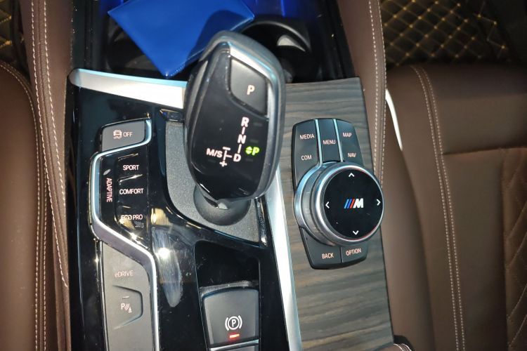 宝马5系新能源 2020款 530Le 豪华套装中控内饰18