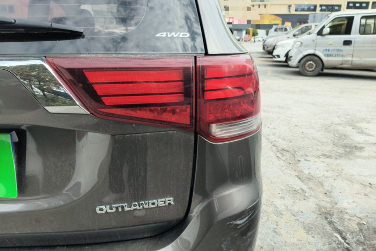 三菱 欧蓝德 2019款 2.4L 四驱致享版 5座 国V车身外观6006