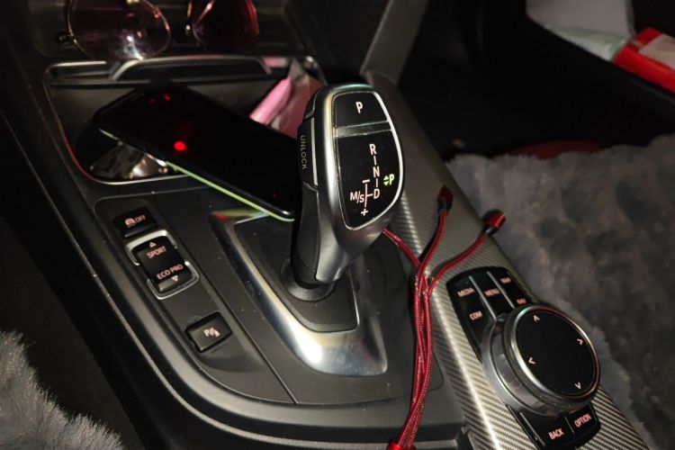 宝马3系 2019款 320i M运动曜夜版中控内饰18