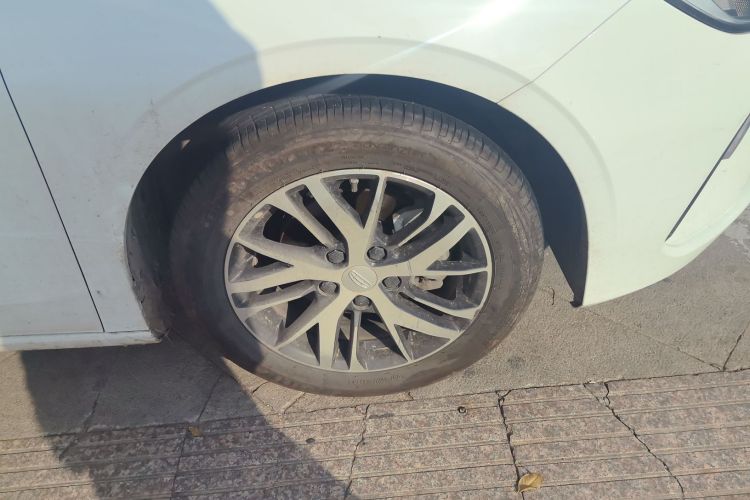 吉利汽车 帝豪 2025款 第4代 1.5L CVT龙腾版车身外观10