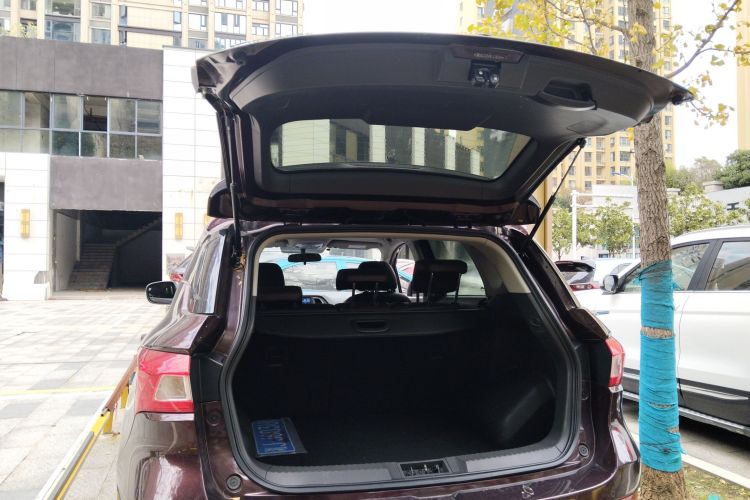 广汽传祺 传祺GS4 2017款 235T 自动两驱精英版机舱底盘23