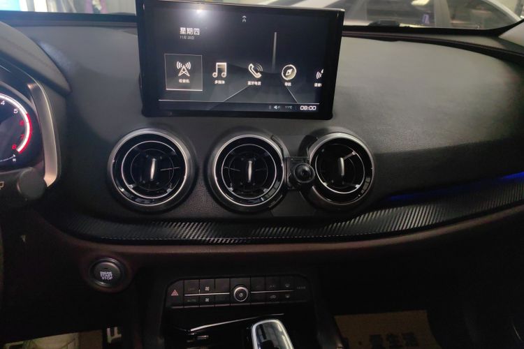 魏牌 VV5 2017款 2.0T 旗舰型中控内饰16