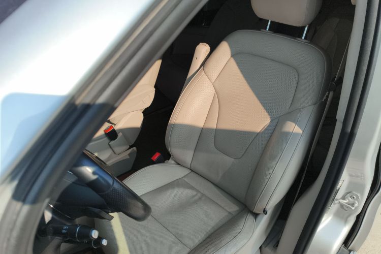 奔驰V级 2016款 V 260 领航版中控内饰19