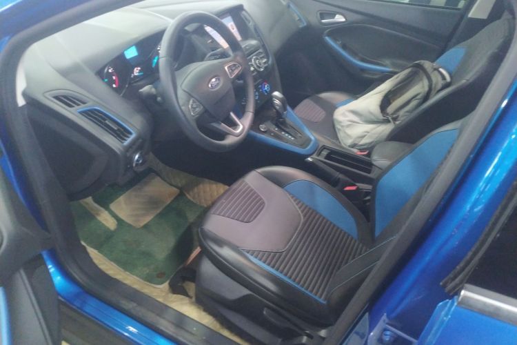 福特 福克斯 2020款 两厢经典 1.5L 自动风尚型中控内饰19