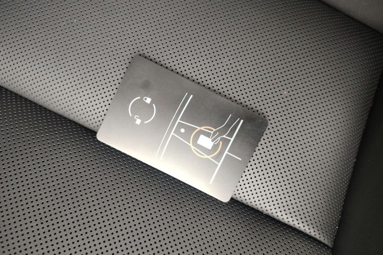 特斯拉 Model Y 2025款 改款 长续航全轮驱动版中控内饰7001