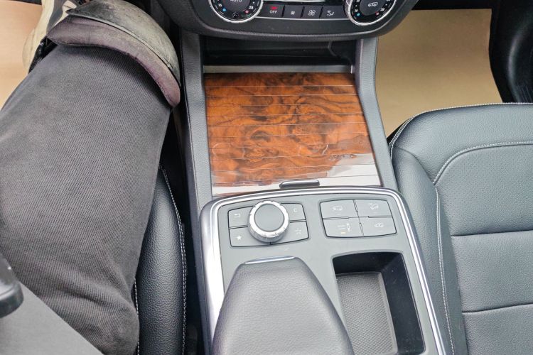 奔驰M级 2014款 ML 400 4MATIC动感型局部细节18