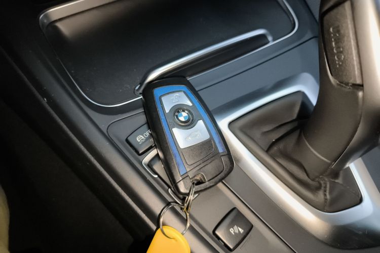 宝马3系 2017款 320i M运动型中控内饰7001