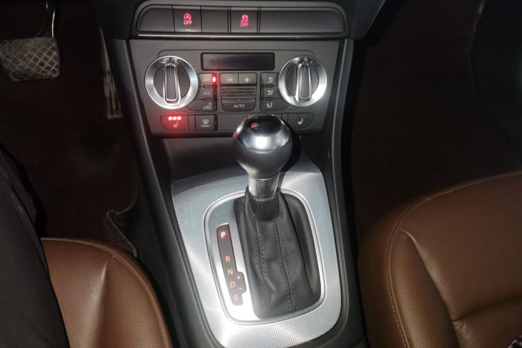 奥迪Q3 2013款 35 TFSI 舒适型中控内饰18