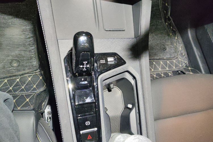 领克03 2025款 1.5TD DCT冠军版Pro中控内饰18