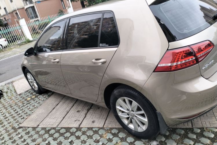 大众 高尔夫 2016款 1.6L 自动时尚型车身外观4