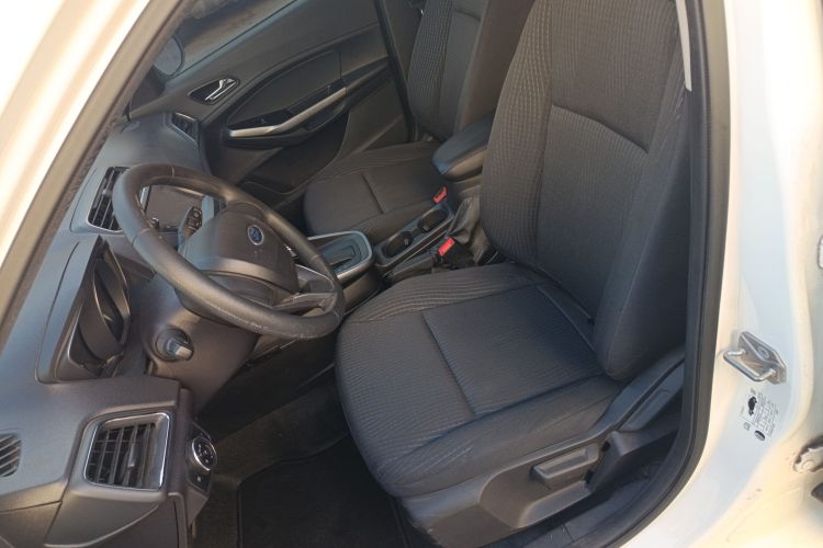 福特 福睿斯 2019款 1.5L 自动质享型中控内饰19