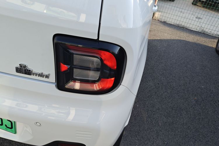 吉利银河 2024款 熊猫mini 200km 耐力熊车身外观9