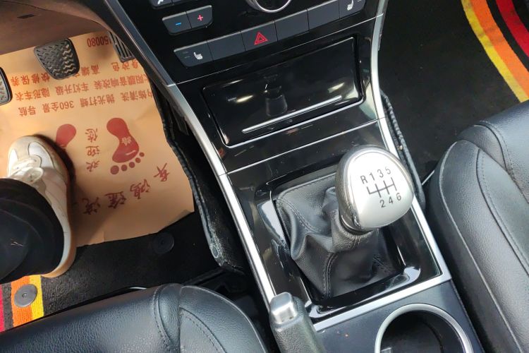 哈弗H2 2017款 红标 1.5T 手动两驱精英型中控内饰18