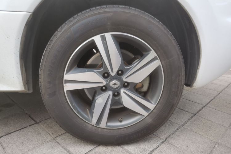 雷诺 科雷傲(进口) 2013款 2.5L 两驱舒适版车身外观10