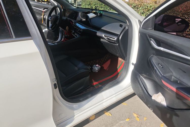 长安 逸动 2020款 PLUS 蓝鲸NE 1.4T GDI DCT尊贵型局部细节9005