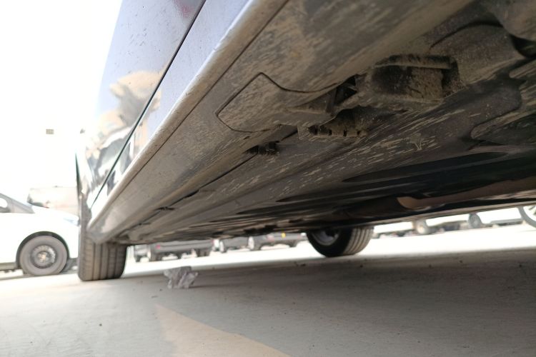 奔驰C级 2018款 C 200 L 运动版局部细节9001