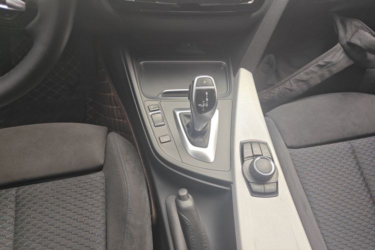 宝马3系 2018款 320i M运动套装中控内饰18