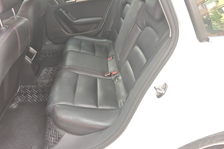 奥迪A4L 2013款 35 TFSI 自动标准型中控内饰7004