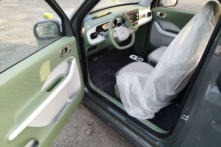 吉利银河 2025款 210km 熊猫骑士中控内饰20