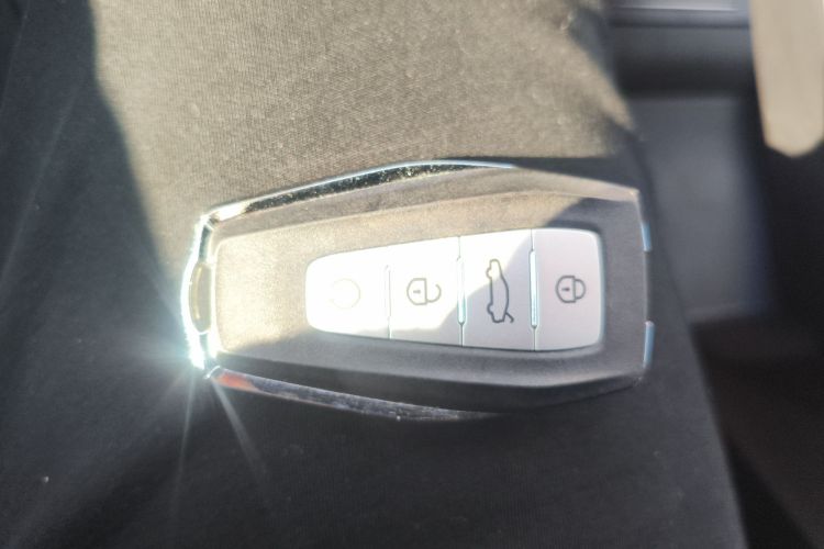 吉利汽车 嘉际新能源 2022款 1.5TD PHEV 白金舒适型中控内饰11