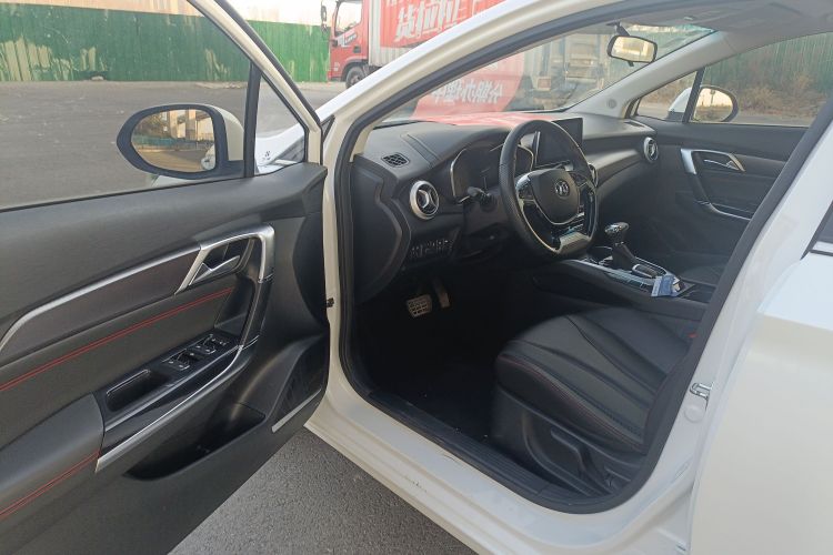 北京汽车 绅宝D50 2019款 1.5T CVT尊贵版 国VI中控内饰20