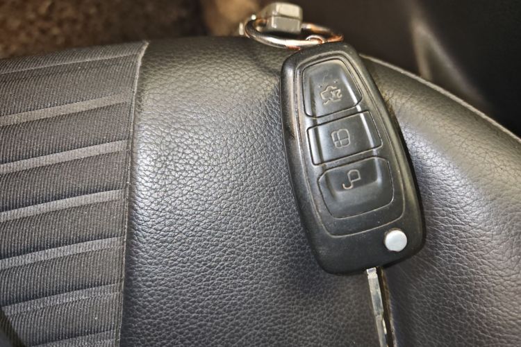 福特 福克斯 2015款 三厢 EcoBoost 125 自动超能风尚型中控内饰11