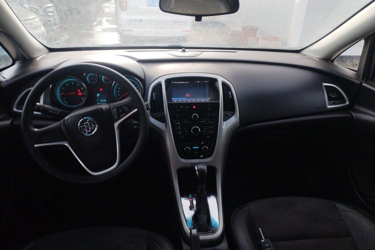 别克 英朗 2014款 XT 1.6L 自动时尚版中控内饰12