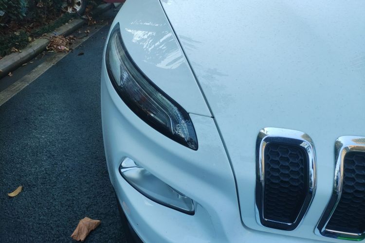 Jeep 自由光 2017款 2.0L 优越版车身外观6006