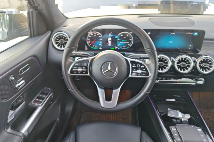 奔驰EQB 2022款 EQB 260中控内饰13