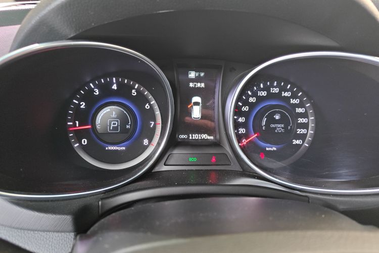 现代 胜达 2013款 2.4L 自动两驱智能型中控内饰14