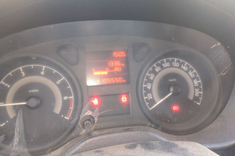 标致301 2016款 1.6L 手动舒适版中控内饰15