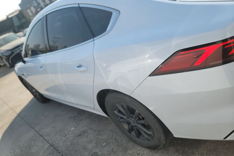 比亚迪 秦PLUS 2023款 EV 510KM 出行版车身外观4