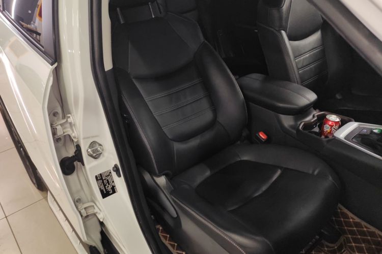 丰田 RAV4荣放 2020款 双擎 2.5L E-CVT四驱旗舰版局部细节41