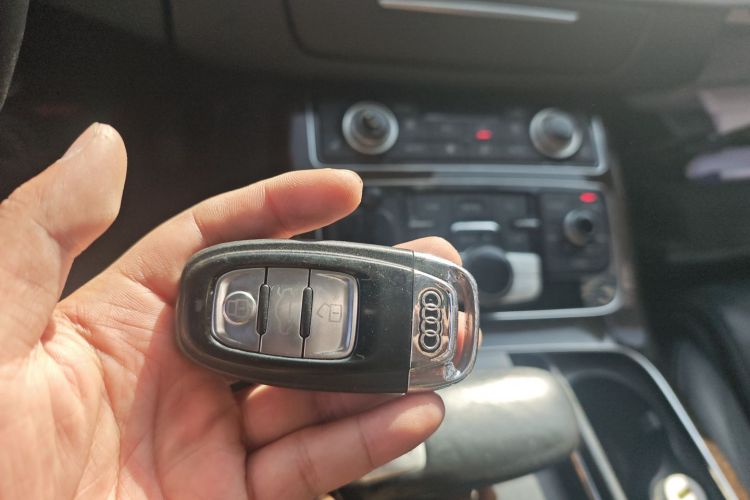 奥迪A8 2014款 A8L 45 TFSI quattro舒适型中控内饰7001