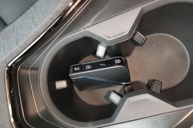 领克01 EM-P 2023款 1.5TD EM-P PM中控内饰11