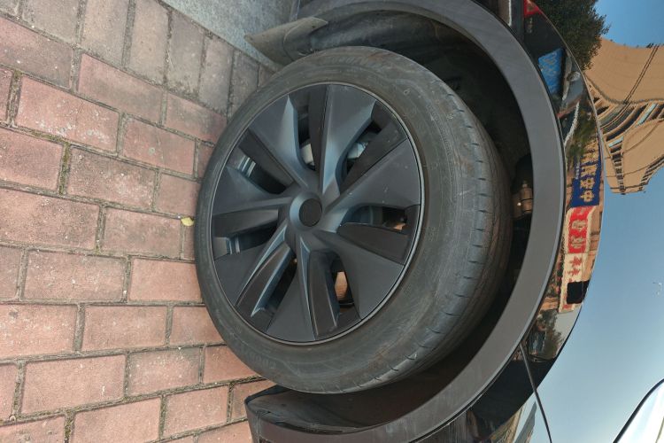 特斯拉 Model Y 2023款 后轮驱动版车身外观10