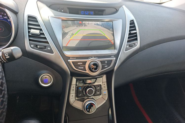 现代 朗动 2016款 1.6L 自动尊贵型中控内饰16