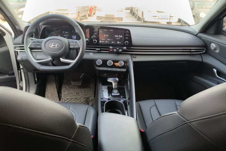 现代 伊兰特 2023款 1.5L CVT GLX精英版局部细节18