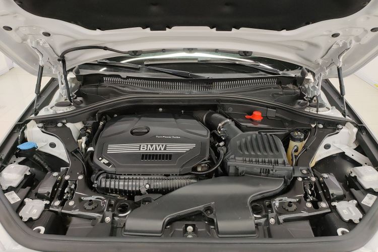 宝马1系 2022款 125i M运动曜夜版机舱底盘24