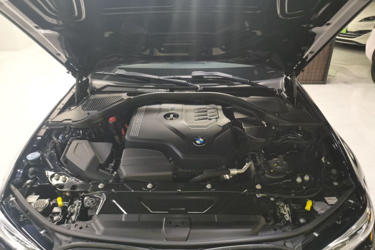 宝马3系 2021款 改款二 325i M运动曜夜套装机舱底盘24