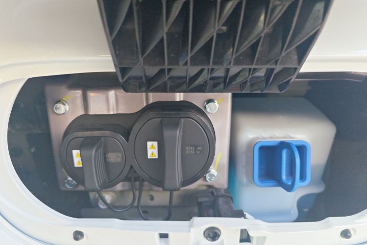 奔腾小马 2026款 222km 闪耀马机舱底盘24