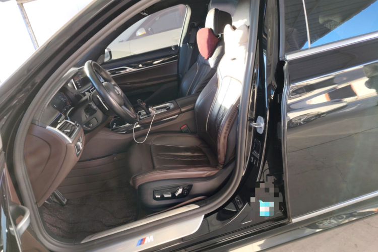 宝马7系 2021款 730Li M运动套装中控内饰19