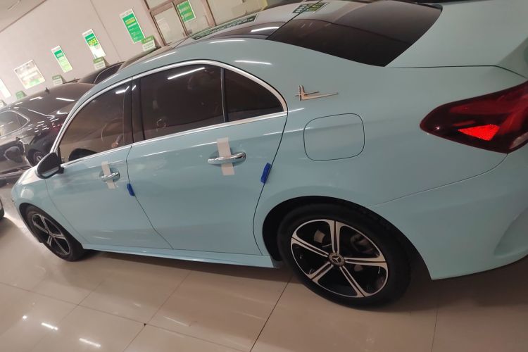 奔驰A级 2022款 改款二 A 200 L 运动轿车时尚型车身外观4