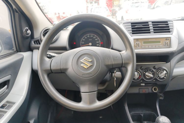 铃木 奥拓 2013款 改款 1.0L 手动舒适型局部细节13