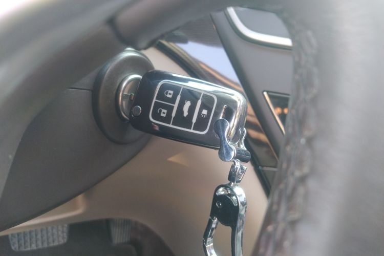 别克 君威 2015款 2.0L 领先时尚型中控内饰11